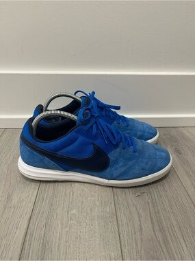 Nike Men’s Gato Royal Blue indoor soccer shoes with Black Swoosh